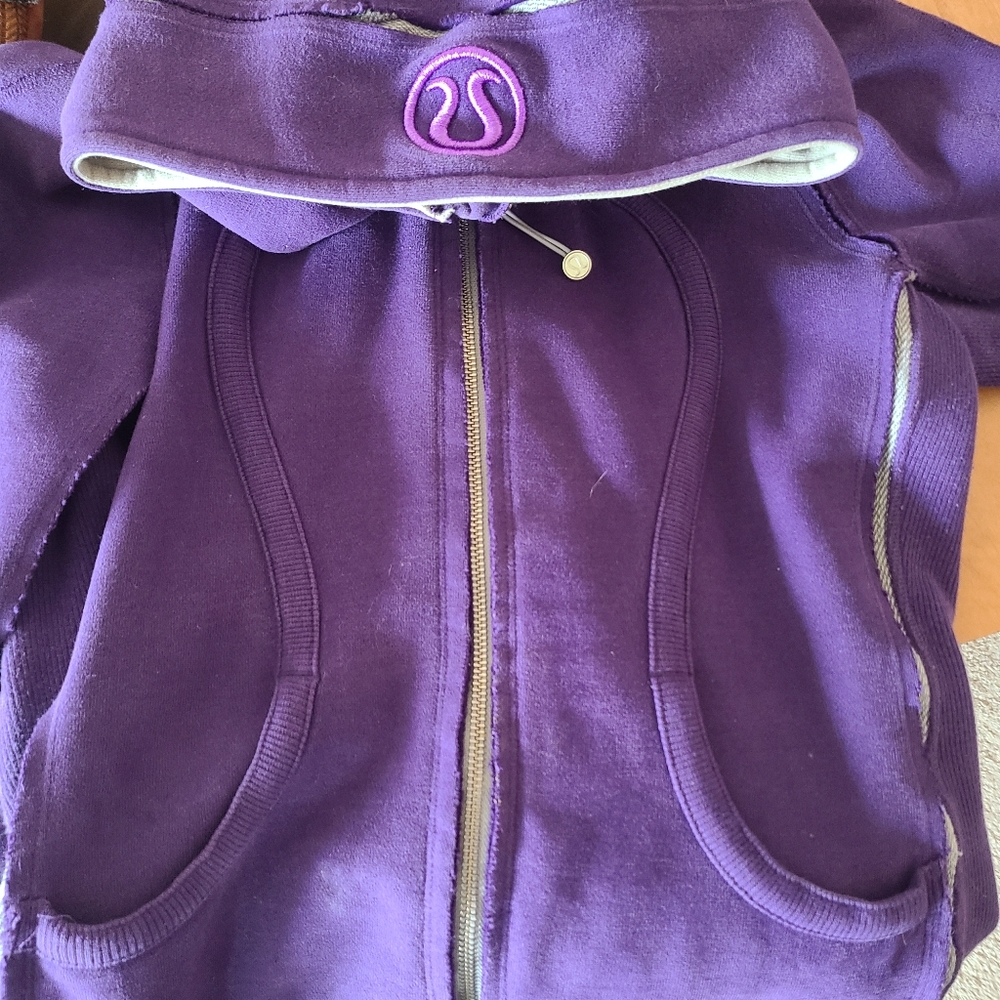 Lululemon scuba hoodie w/thumbholes